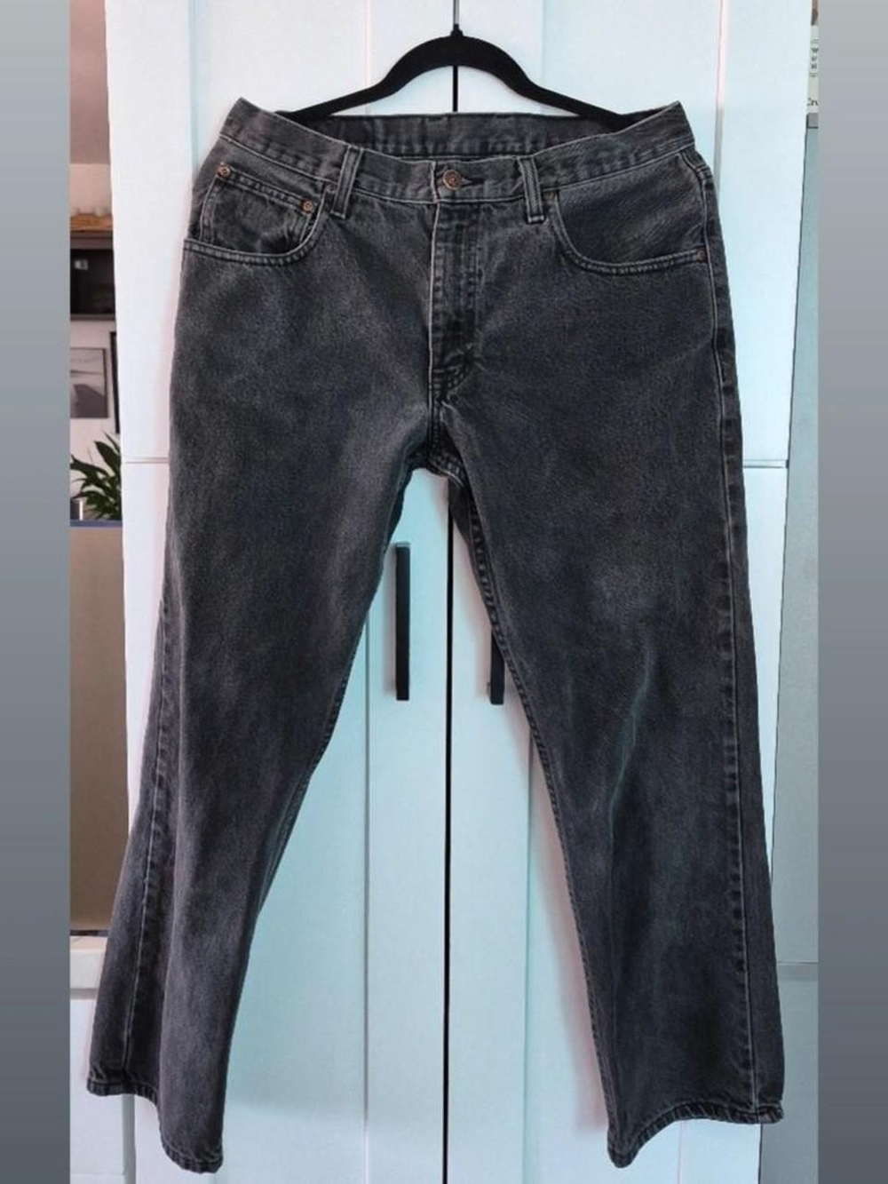 Straight Fit Jeans in Washed Black
